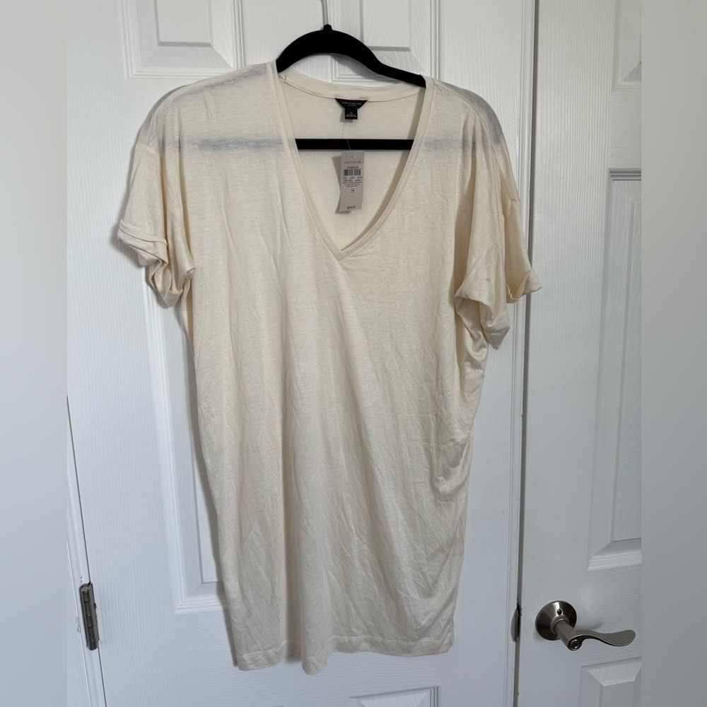 Ann Taylor Factory Cream Short Sleeve V-Neck Oversized T-Shirt Women's Small NWT